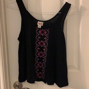 Short tank with design!